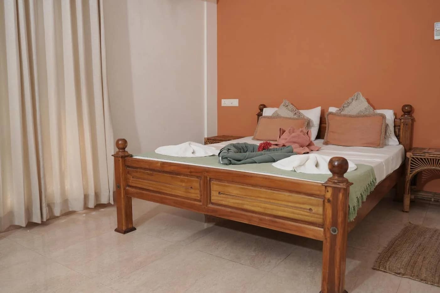 Deluxe Double Room with AC and private balcony (20 sqm) - Main Image