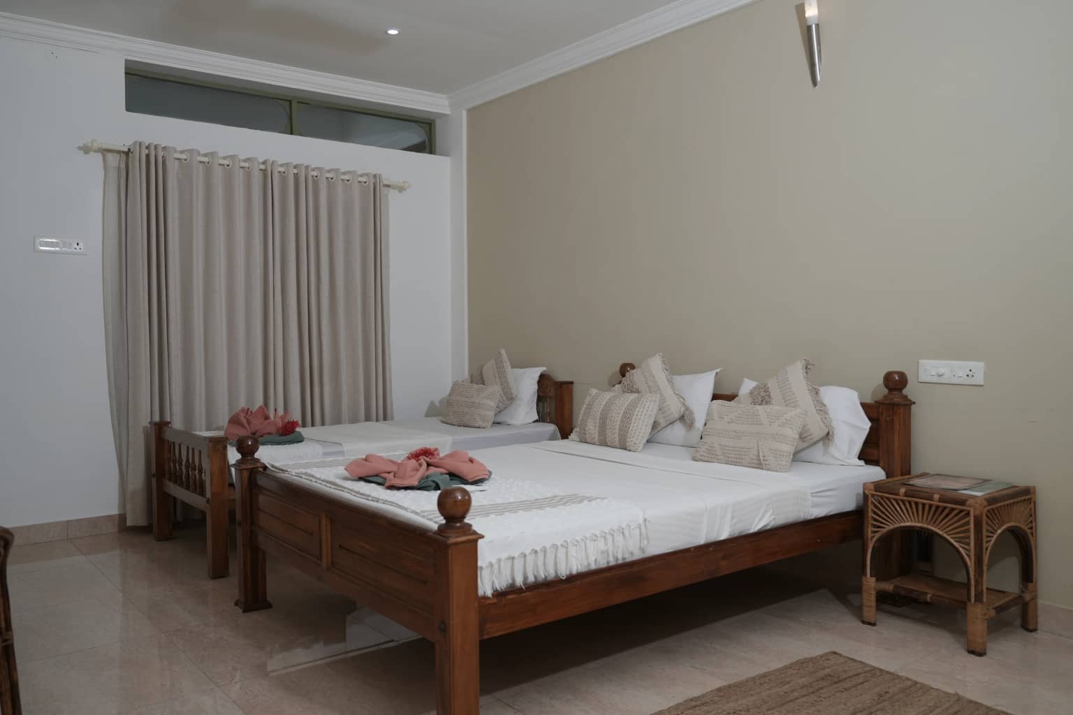 Superior Double Room with AC and private balcony (25 sqm) - Main Image
