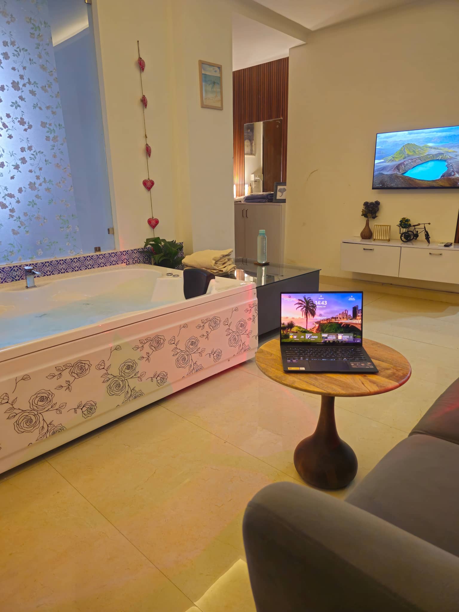 Floral haven with Jacuzzi beach breeze theme - Main Image